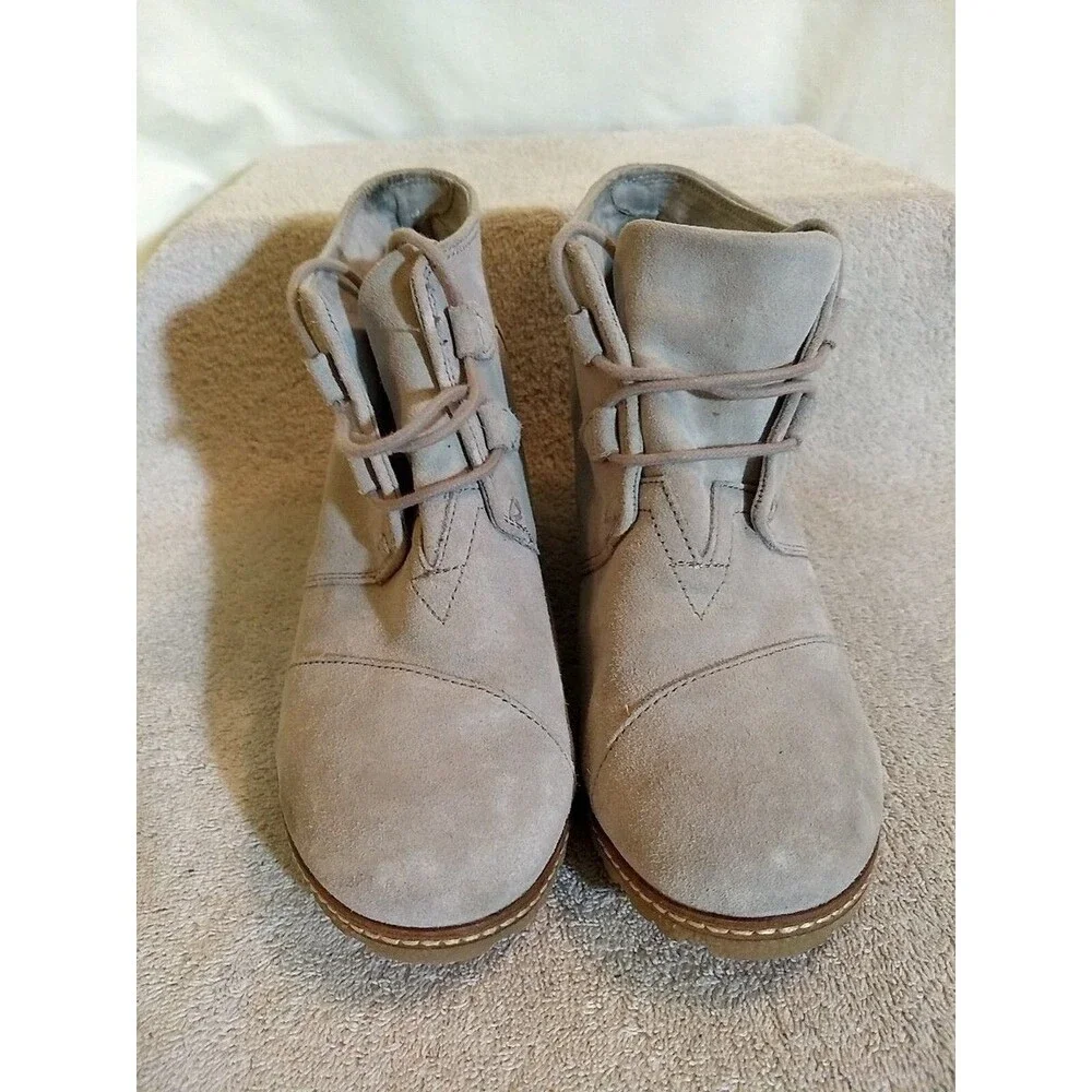 Tom's Women's Suede Wedge Lace Up Ankle Booties Gray Taupe Size W 9 Edgy
